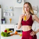 sporty-woman-kitchen-with-healthy-juice (1)